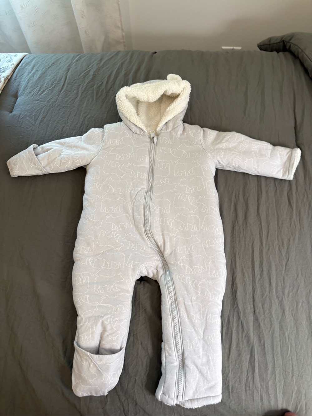 NWOT Baby Gap Sherpa Lined Winter Snowsuit Pram Suit. Size 0-3 months.